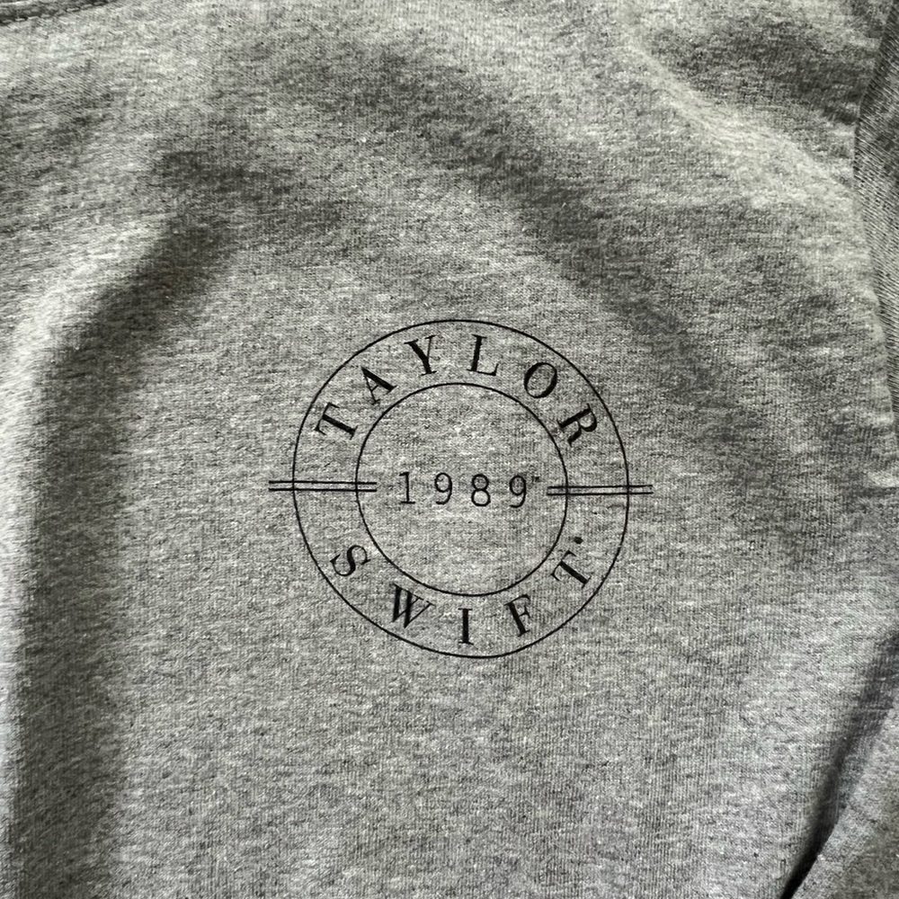 Original 1989 Taylor Swift world tour shirt